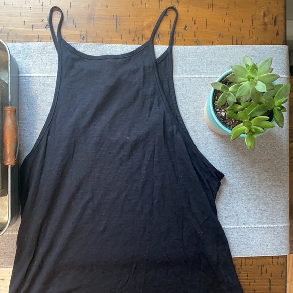 Emma & Sam Keyhole Tank - Picture 6 of 8